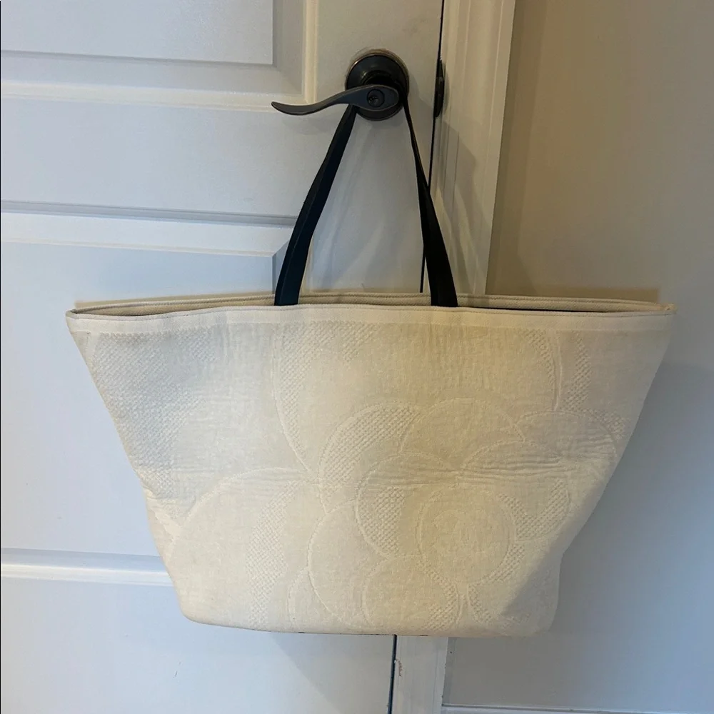 Chanel Elegant Cream Tote / beach Bag with tags! - Picture 5 of 16